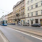 Starowislna Apartment - Balcony, Top Location, Tram & Train Nearby - By Rentujemy