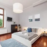 Main Square Apartment - Old Town
