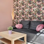 Blossom - Old Town Residence - By Upstairs
