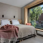 Academia Apartments