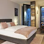 Boutique 109 - Old City, Luxury Apt. With A Garage