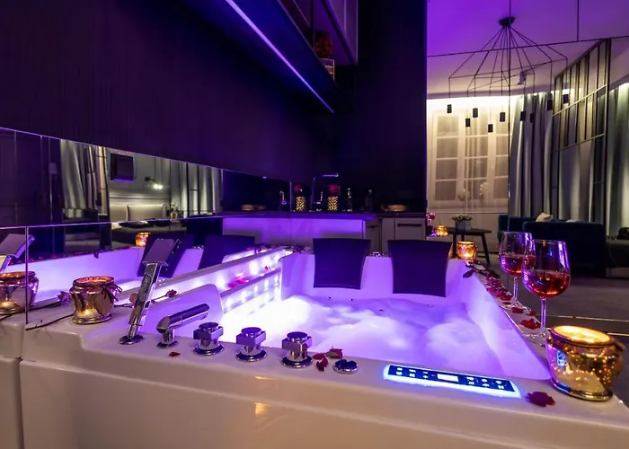 Glamour Jacuzzi Apartment