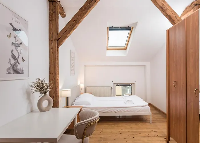 Old Town Loft - 7 Bedroom Apartment - By Upstairs