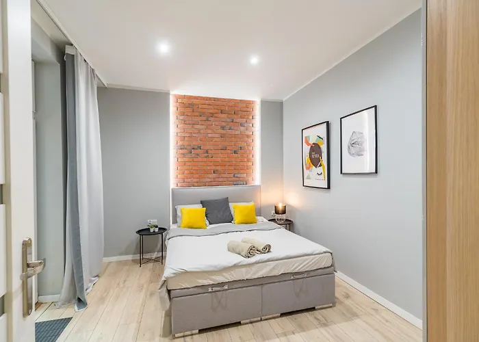 Starowislna Apartment - Balcony, Top Location, Tram & Train Nearby - By Rentujemy