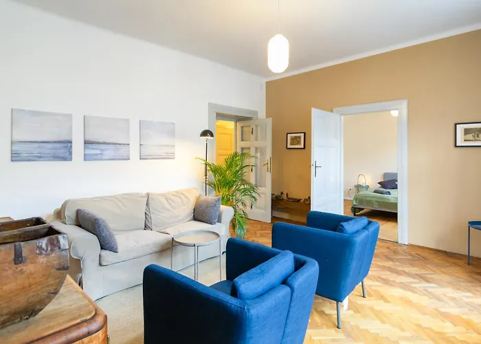Vintage Charm,3 Bedrooms,Old Town