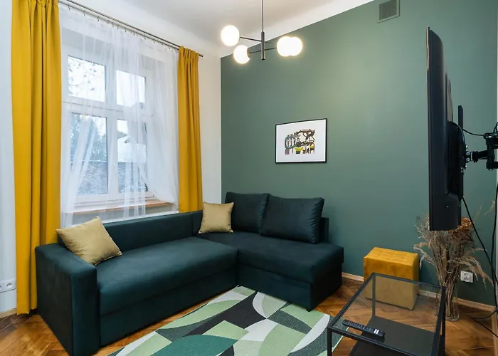 Old Town Emerald Apartment