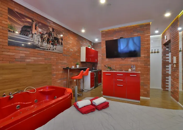 Cracow Jacuzzi Apartments - Red Room