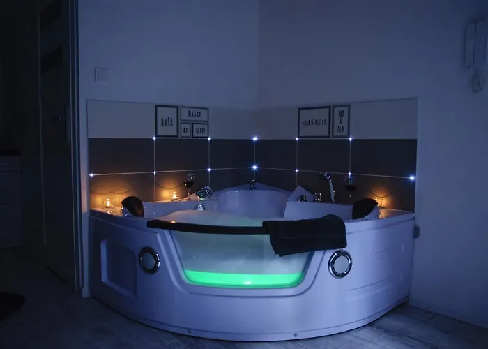 Bedrouse Jacuzzi Apartment Starowislna - Old Town