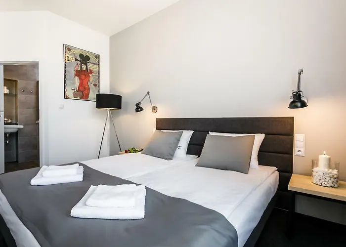 Happy Apartments