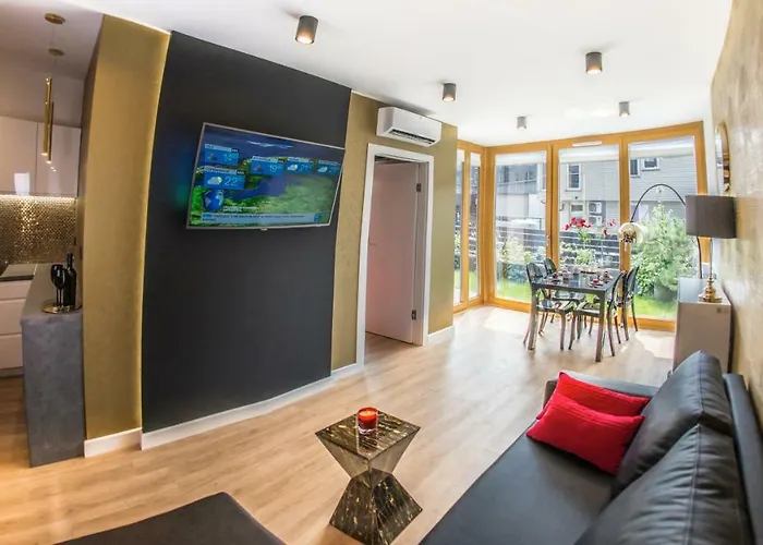Galaxy Garden Apartment Cracow- Shopping Mall 1Min, Underground Parking, Family Friendly, City Center