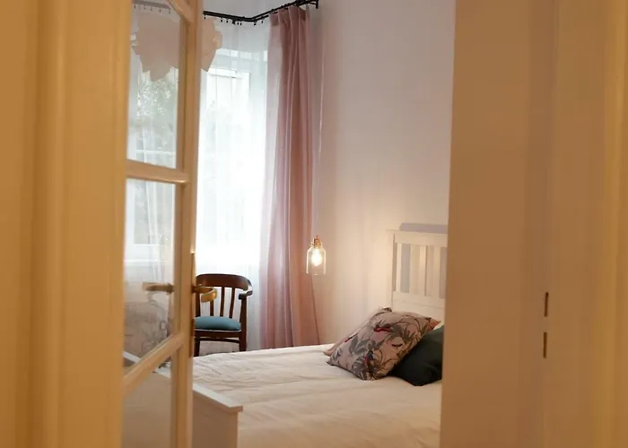 Singer Apartment Old Town