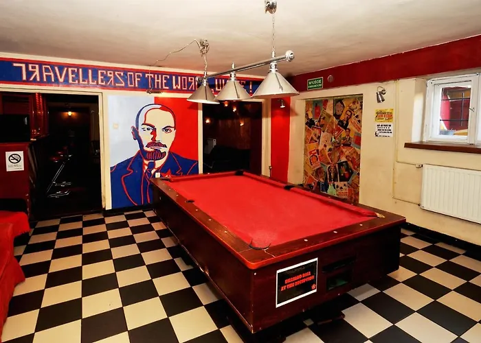 Good Bye Lenin Pub & Garden Hostel