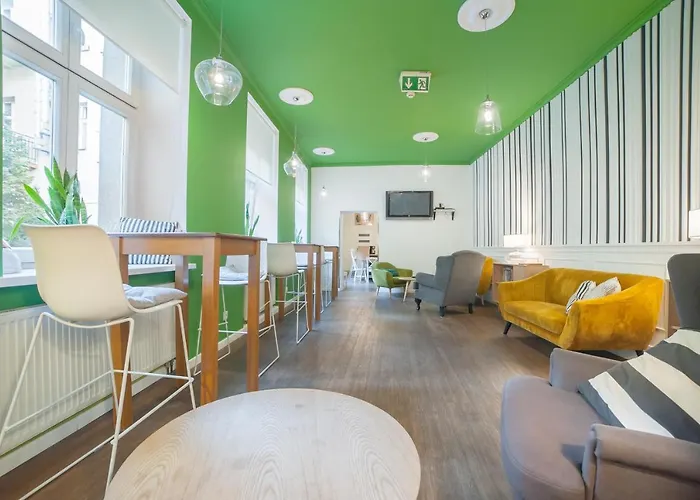 Dizzy Daisy Hostel
