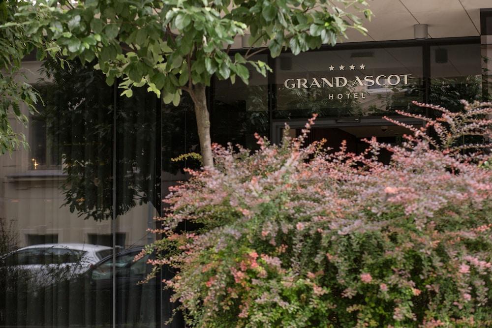 Grand Ascot Hotel