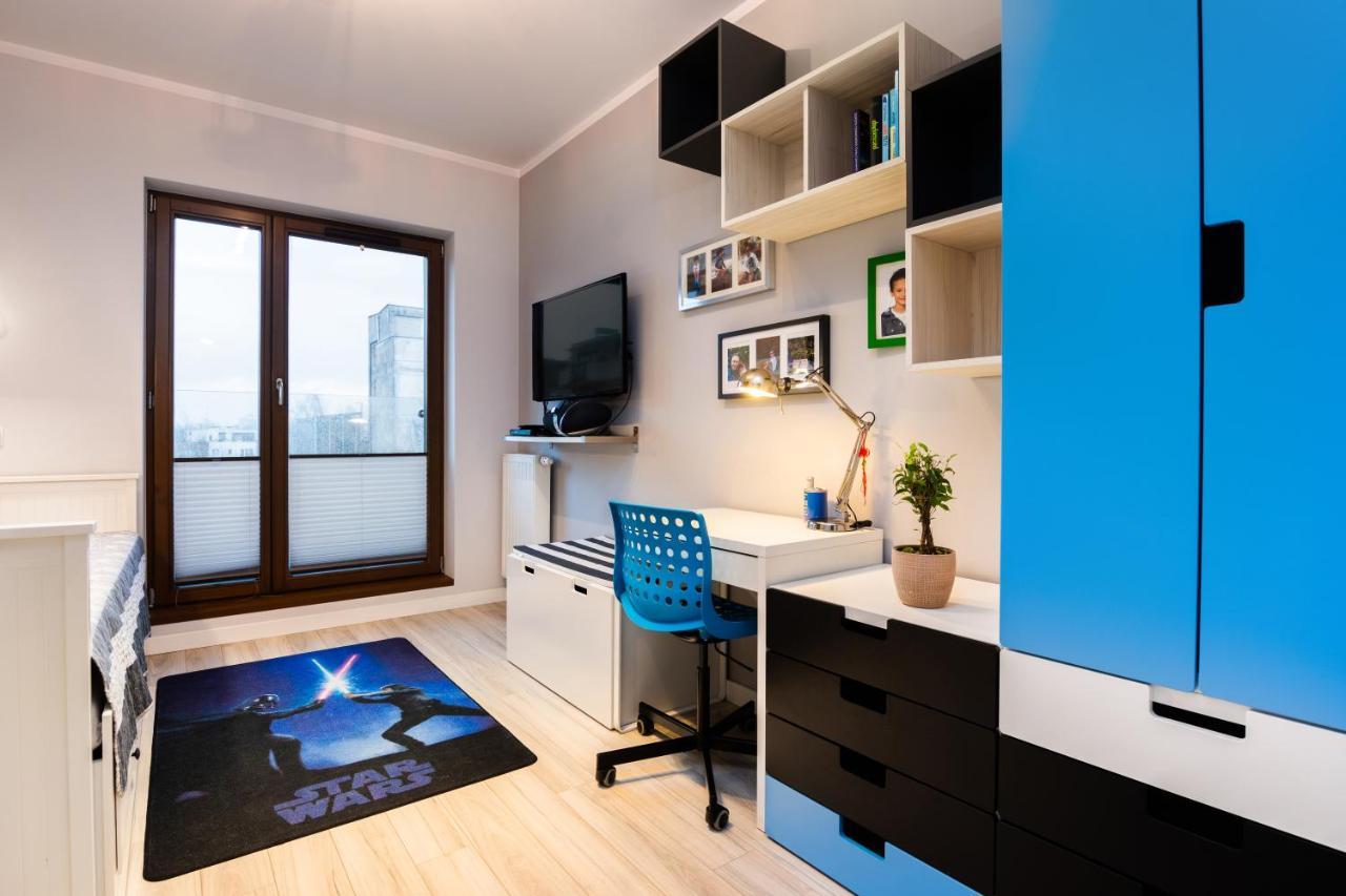 Apartment Elegant Business With Parking - By Upstairs *