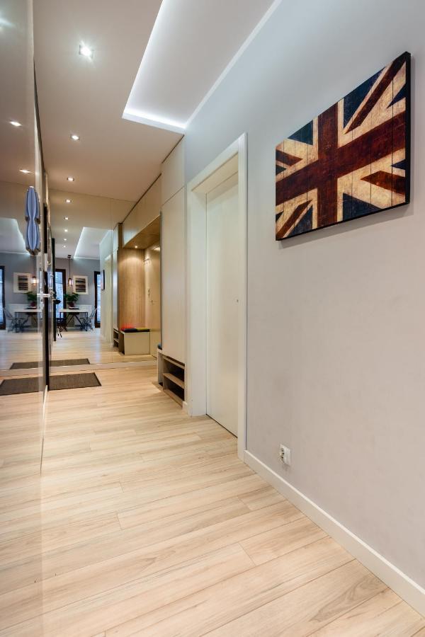 Elegant Business With Parking - By Upstairs Apartment Krakau