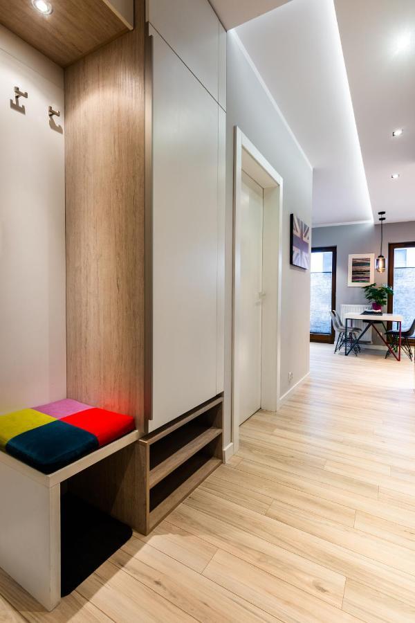 Elegant Business With Parking - By Upstairs