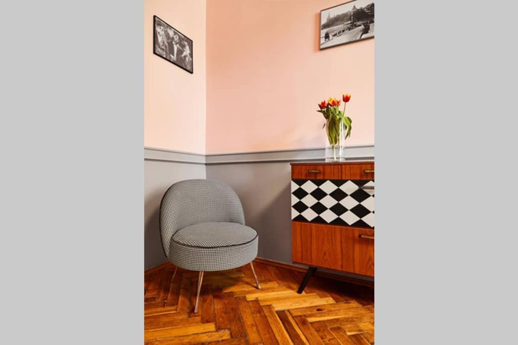 Househost Iii: Podbrzezie Street