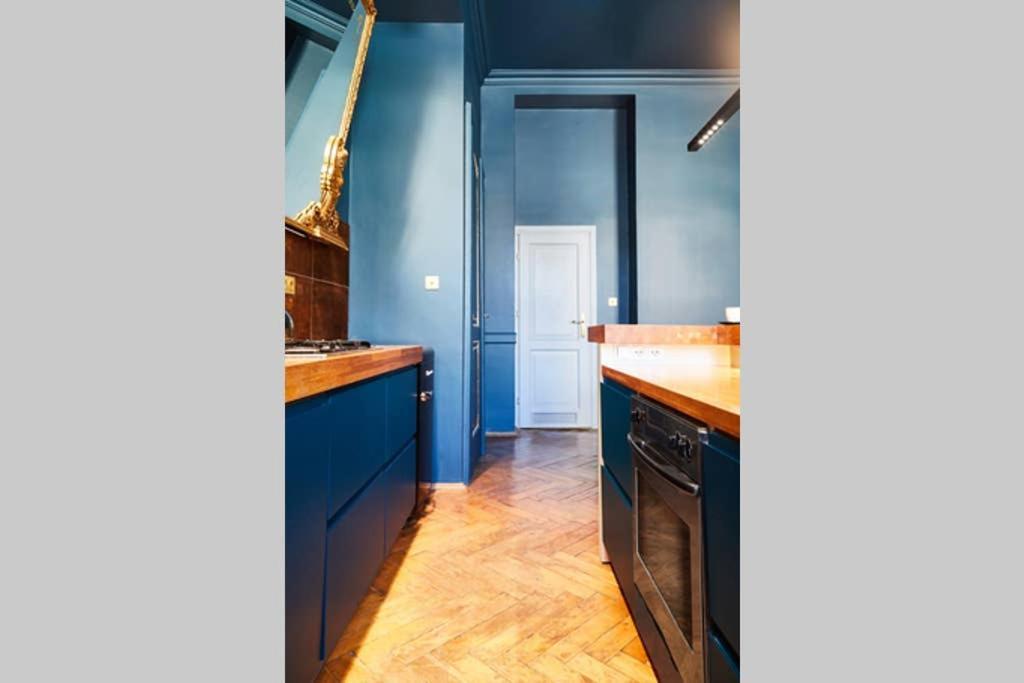 Househost Iii: Podbrzezie Street Apartment *