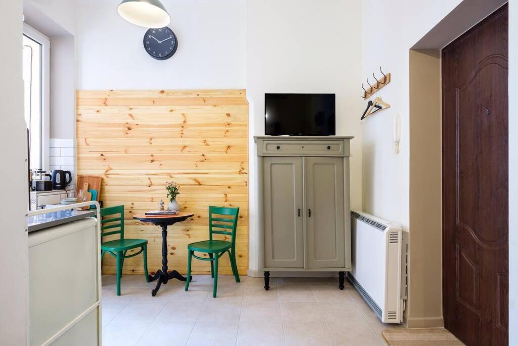 Small Folksy Kochanowskiego St Apartment Krakow