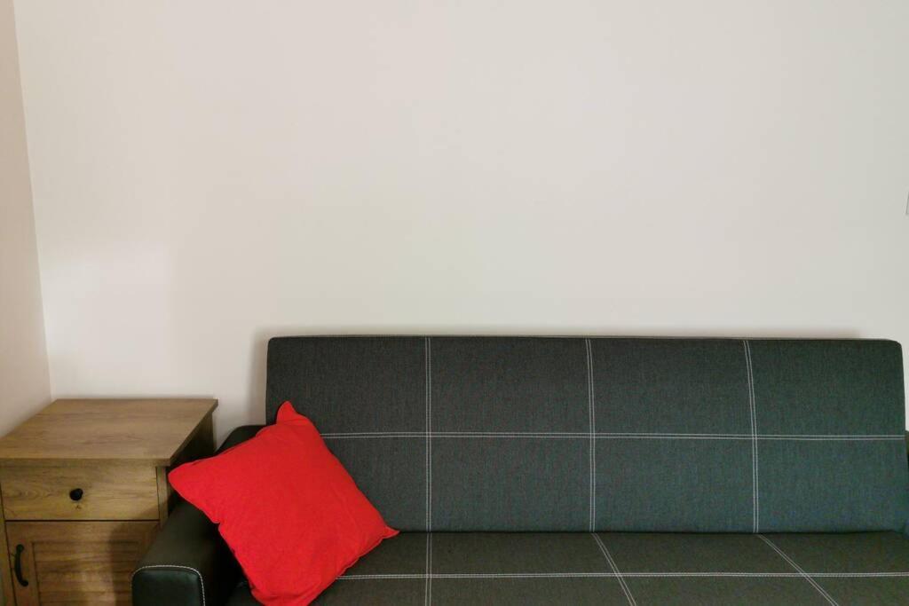 Little Big Red - Modern Apartment