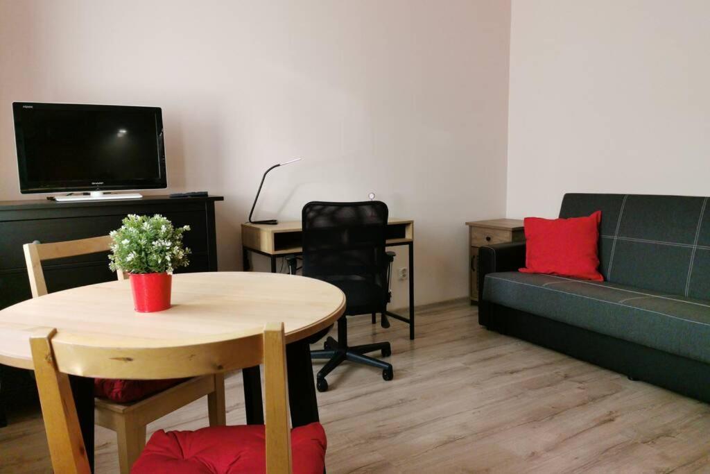 Little Big Red - Modern Apartment *