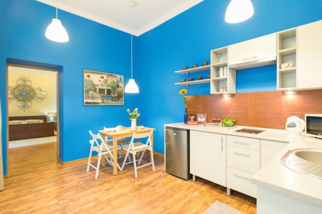 The Quiet Blue In The Center! Apartament