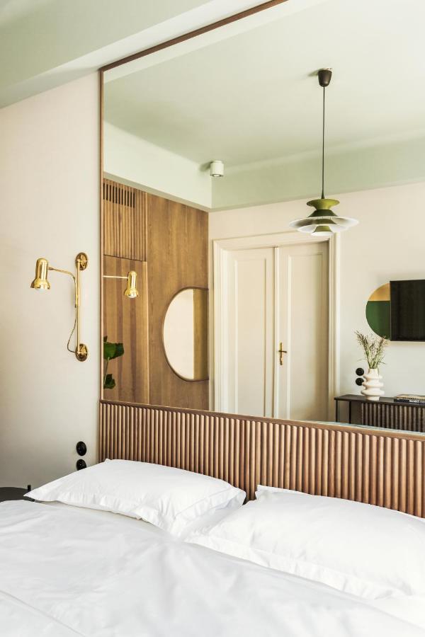 Angelus Apartment