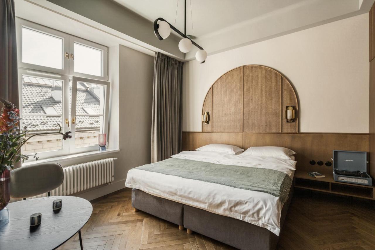 Angelus Apartment