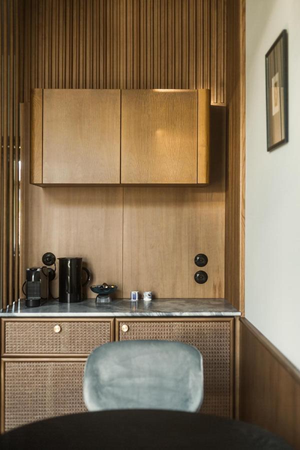 Angelus Apartment