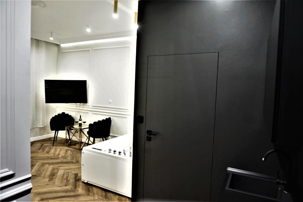 Apartament Luxury Jacuzzi *