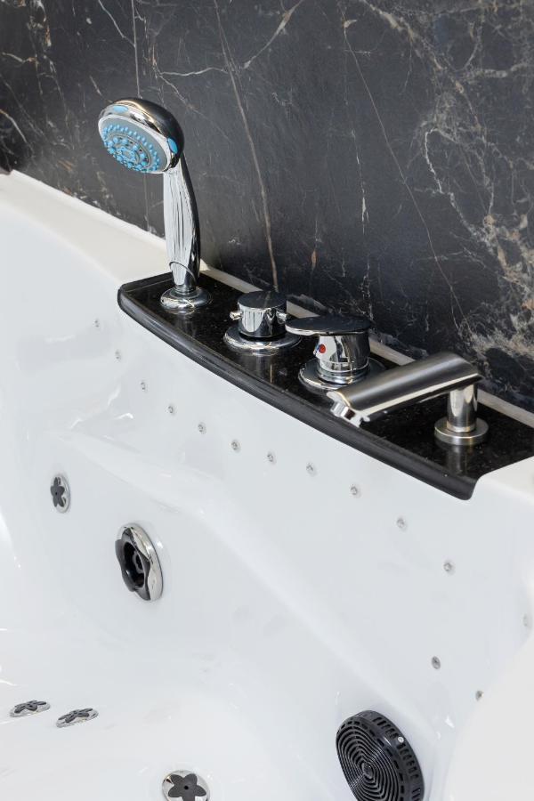Kazimierz With Jacuzzi By Renters Prestige Apartment Krakau