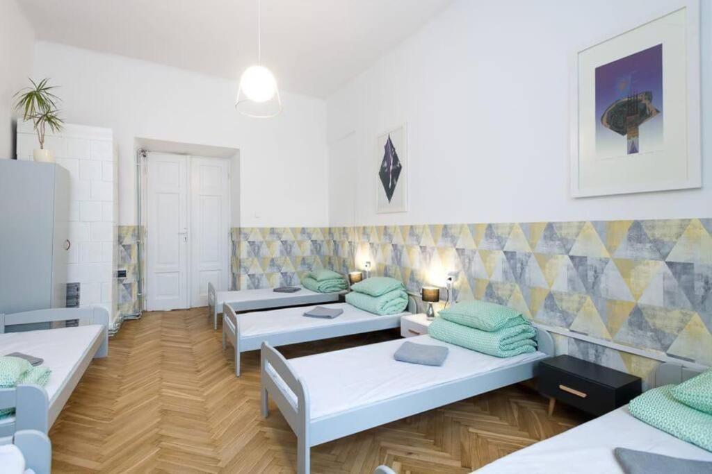 Apartment In The Heart Of ! 2 *