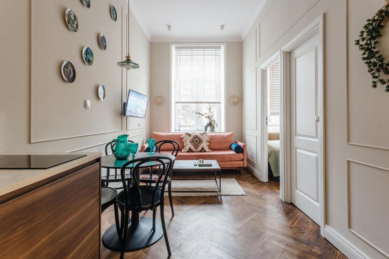 Old Town Apartment *