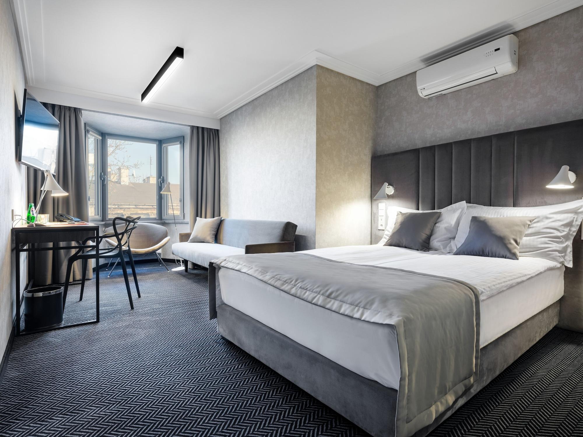 Logos Hotel 3*