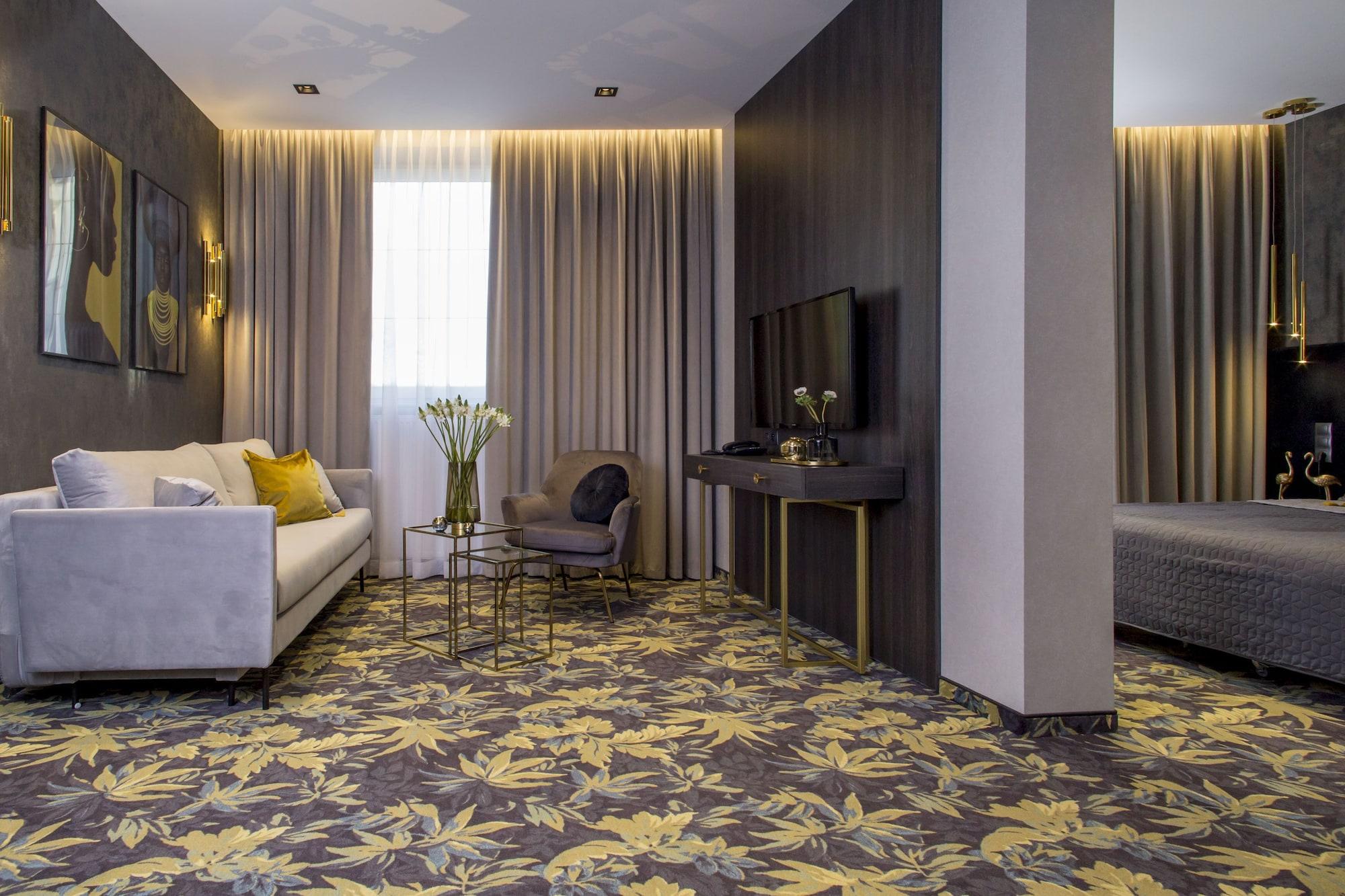Atrium Hotel 3*