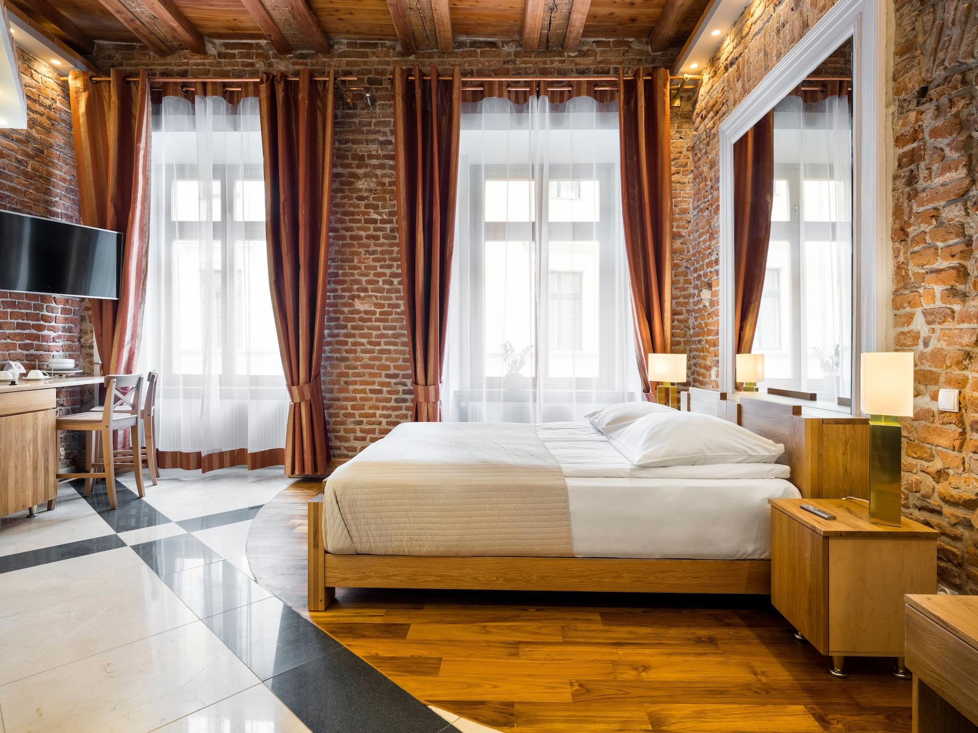 Stare Aparthotel 4*