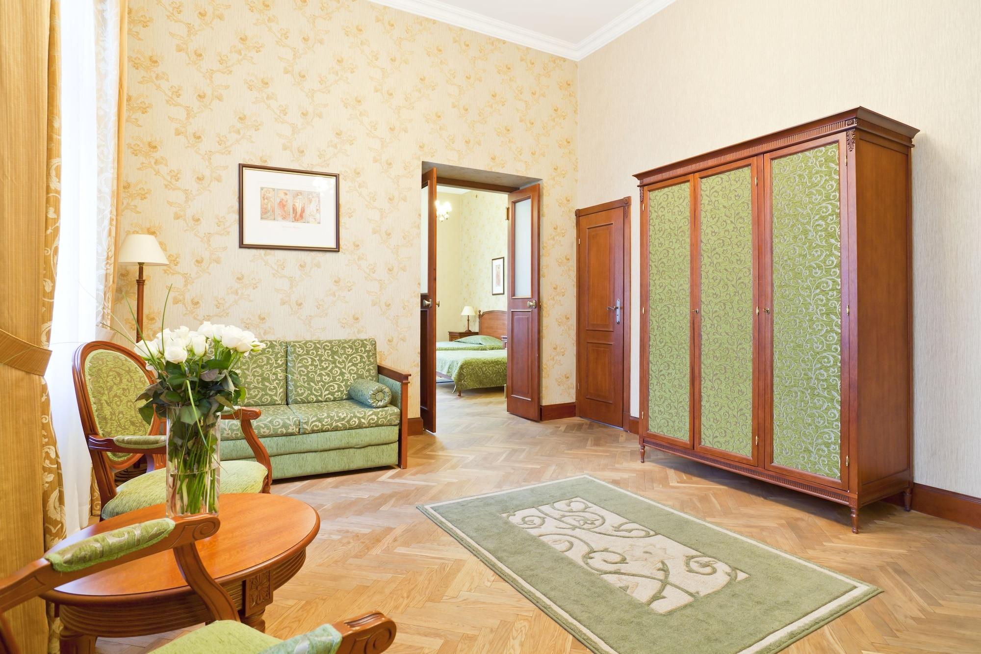 Royal Hotel 3*