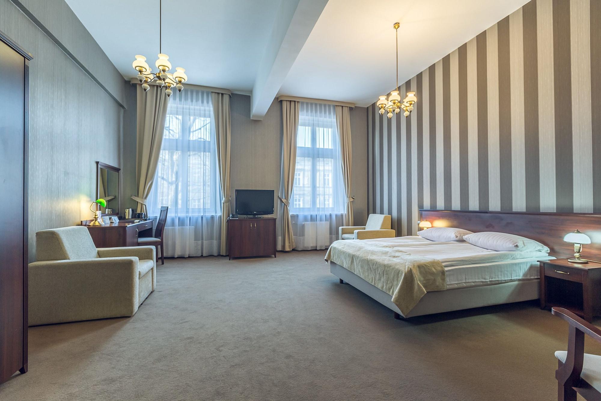 Royal 3*