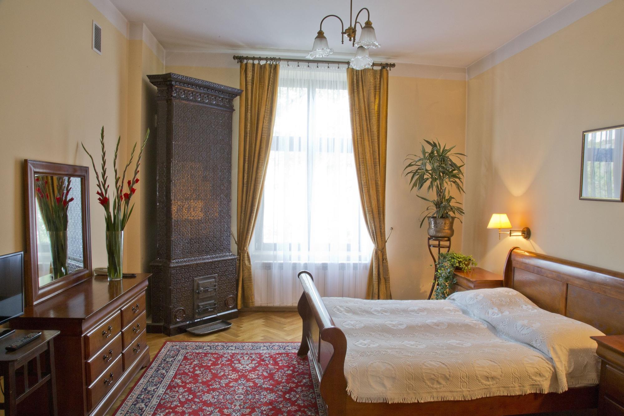 Basztowa 3*
