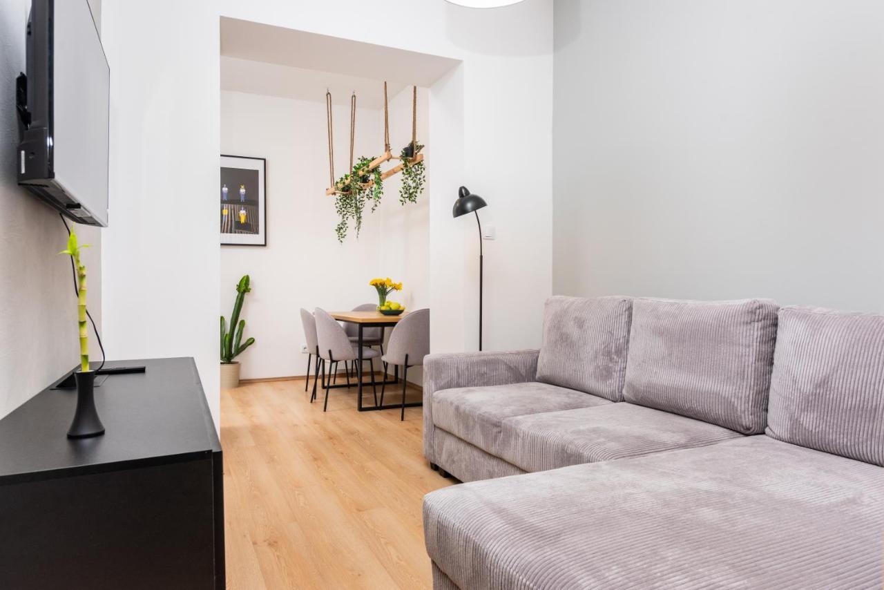 Modern Centrally Located - By Upstairs Appartement Krakau