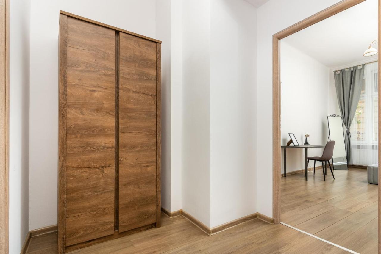 Apartment Kollataja - 2 Bedroom Old Town - By Upstairs *