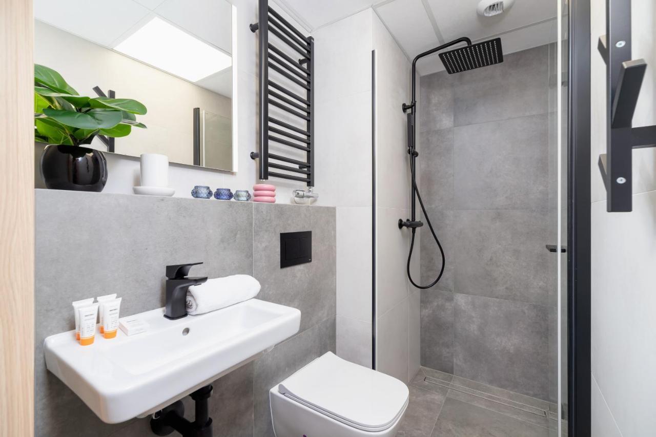 Modern Srodmiescie By Renters Apartamento