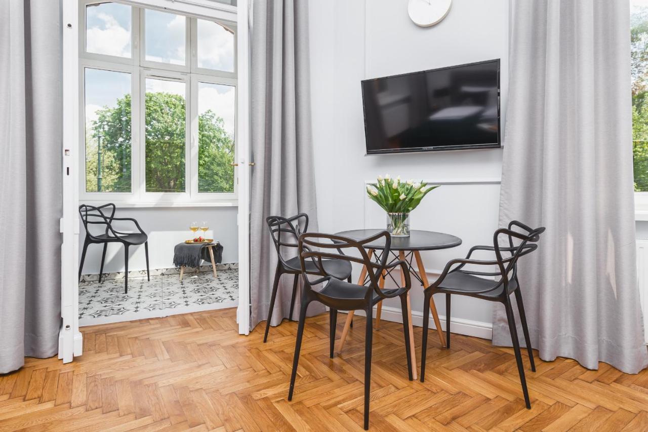 Traveler's Choice - Old Town - By Upstairs Apartamento