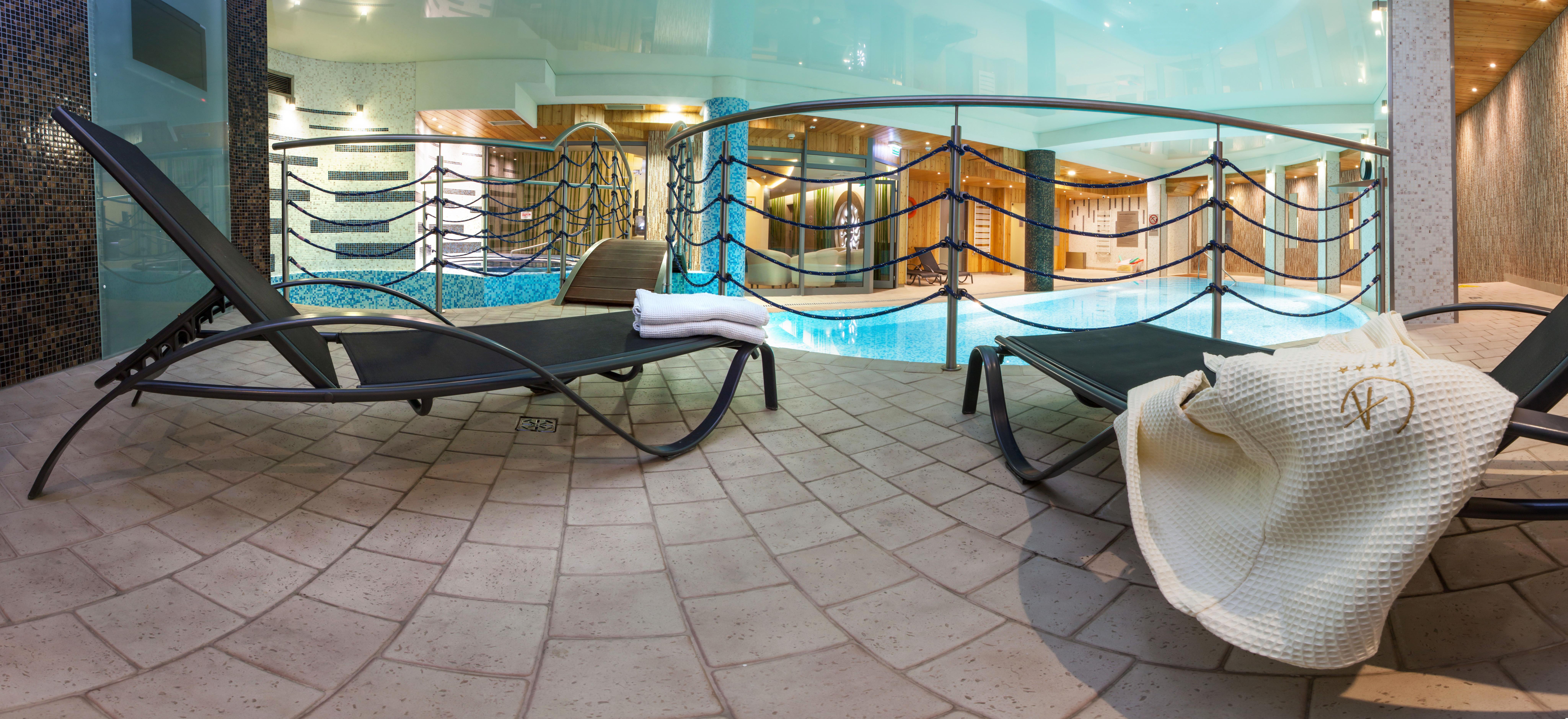 Galaxy Hotel 4*