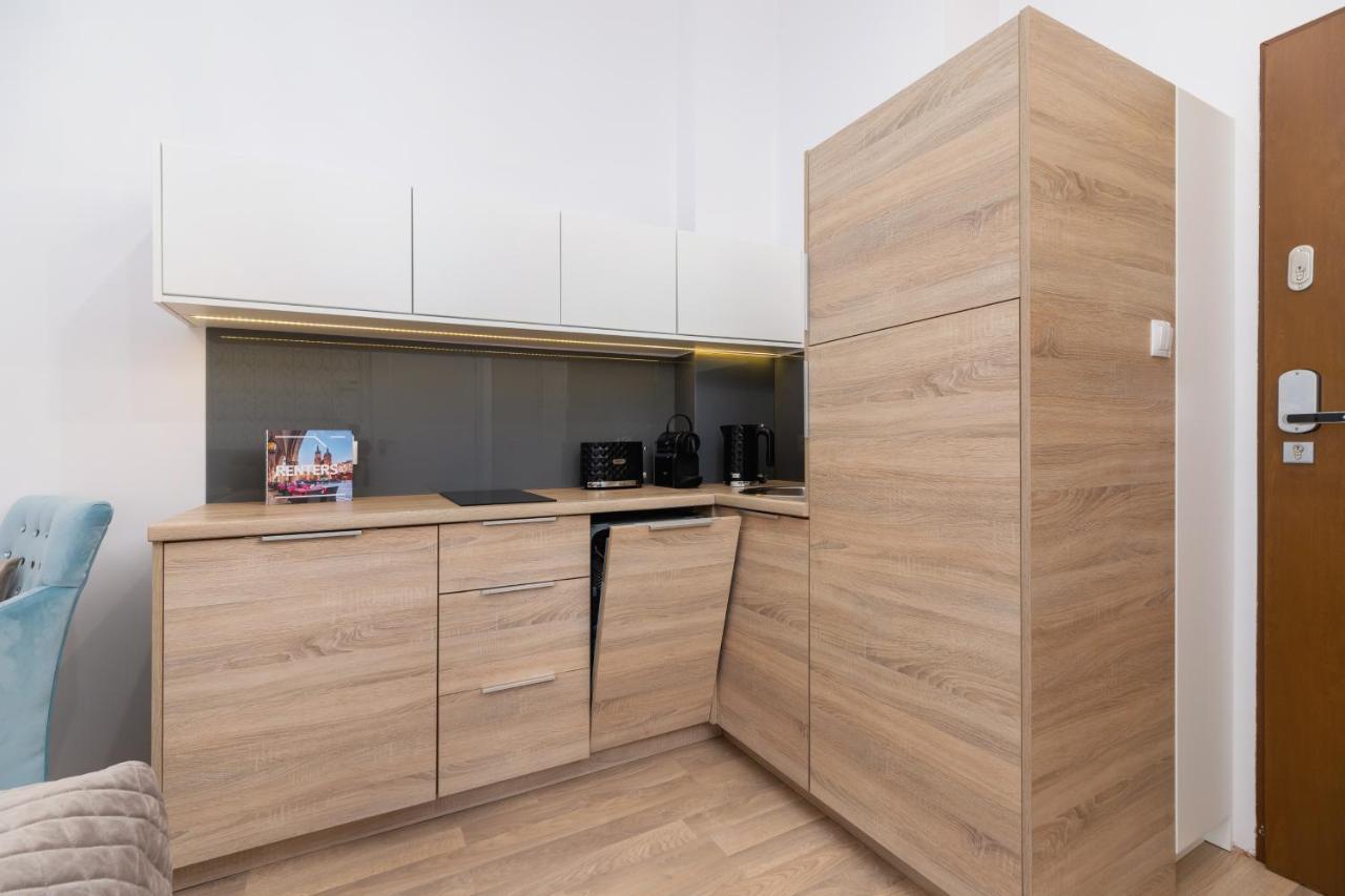 Beautiful Dietla By Renters Apartment