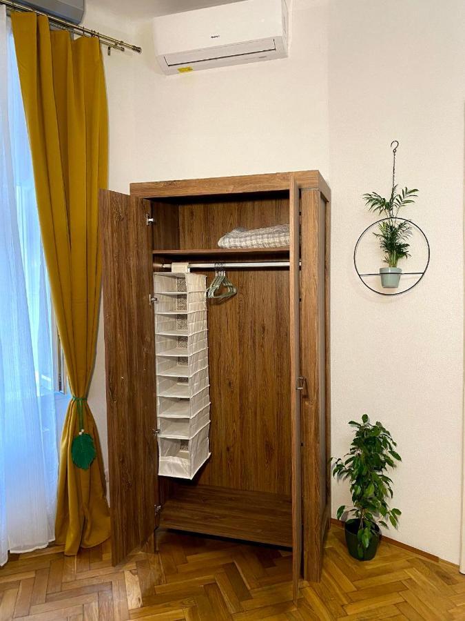 House Apartament *