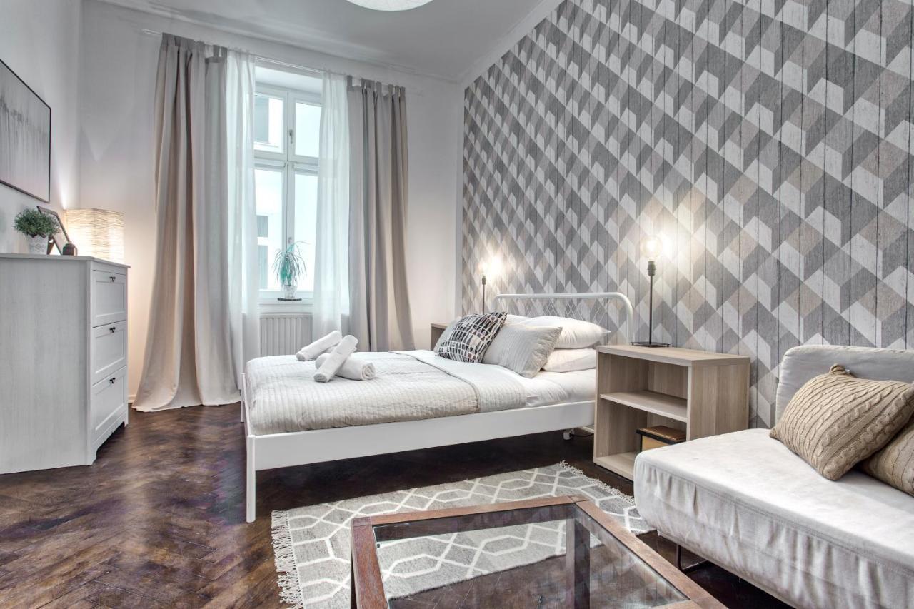 Tyzenhauz Economy Apartment