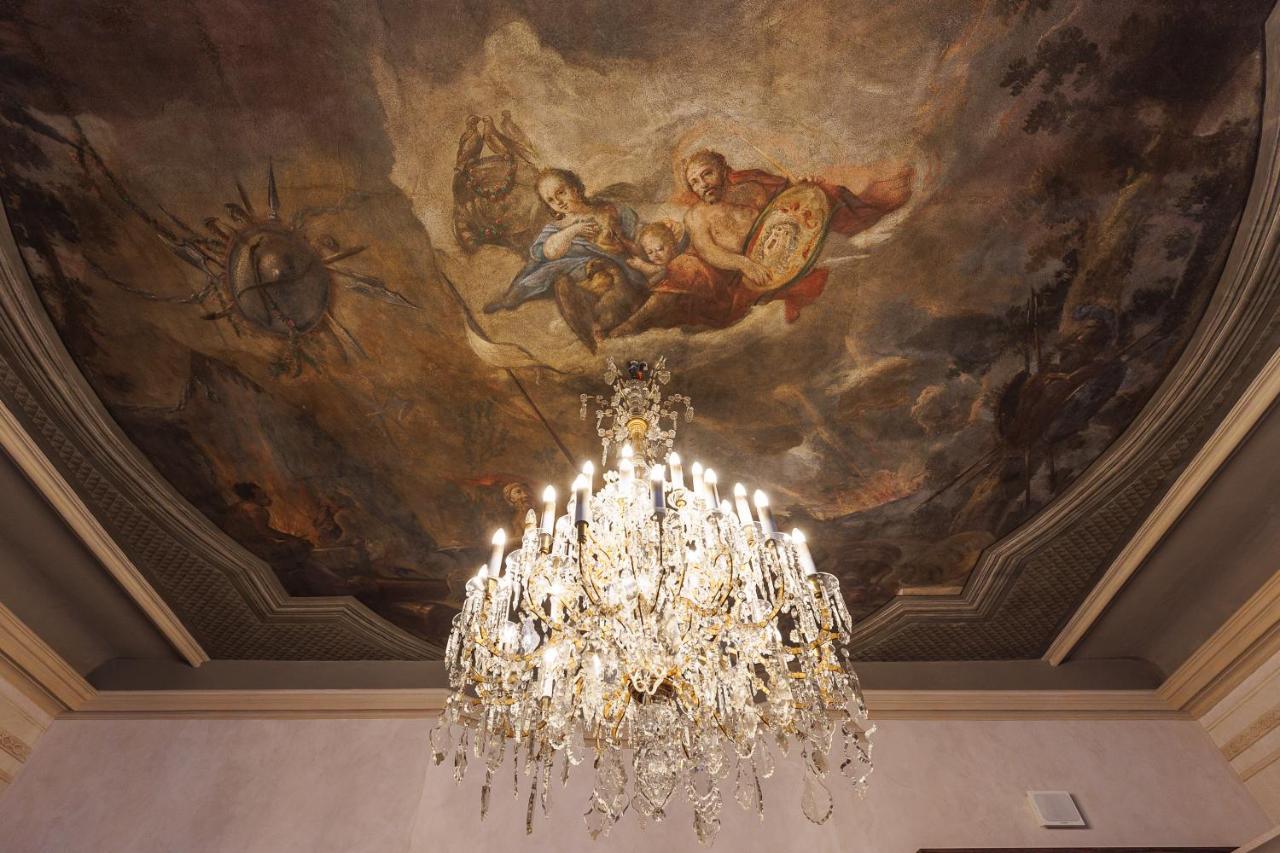 Hotel H15 Luxury Palace - Destigo