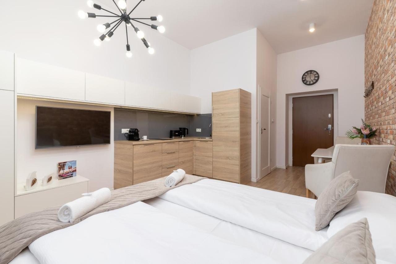 Beautiful Dietla By Renters Apartment *